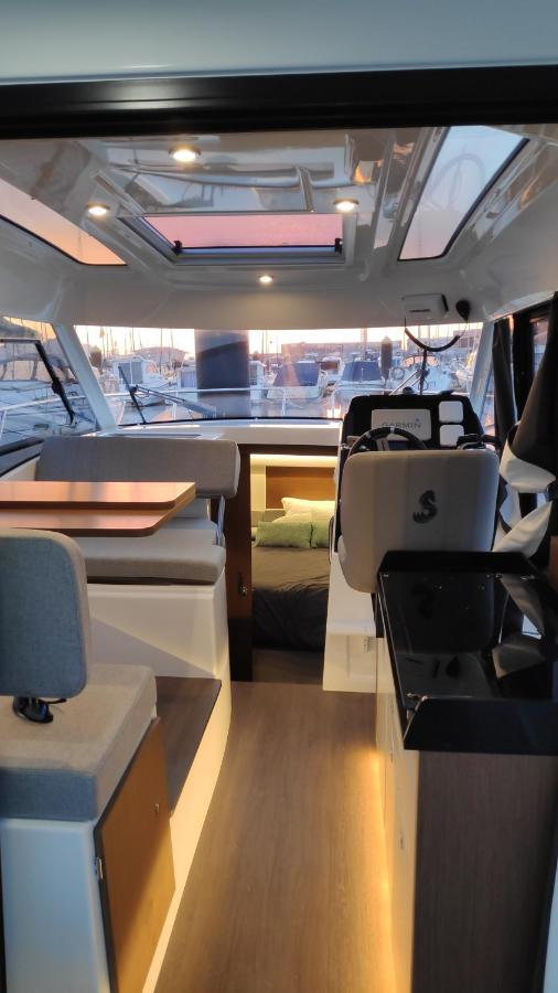 Yate De Lujo En Getxo Hotel Ngoại thất bức ảnh
